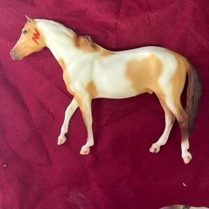 Breyer Indian Horse Series Lighting Wakinyan